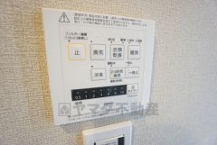 浴室暖房乾燥機には、暖房、乾燥、涼風、換気の4つの機能が付いています。タイマー付きです。換気・雨の日の洗濯も安心です＾＾