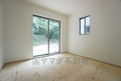 5.2帖。リビング隣には、ホッとできる和室を用意。客間としてはもちろん、お子様のお昼寝スペースや書斎としても活躍してくれそうです＾＾ 