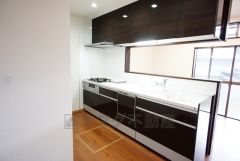 対面式キッチンなのでリビングにいるご家族とコミュニケーションを取りながら洗い物やお料理が楽しめそうですね＾＾