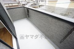 風通しも良く日当たり良好なバルコニーは、洗濯物を干すだけでなく、テーブルセットを置いて休日にブランチ、星を眺めながら晩酌もいいですね＾＾