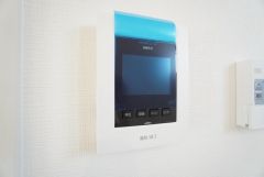 防犯性、セキュリティ対策に安心できるテレビモニター付きインターフォンです。セールスマン対策にもなり安心できます。