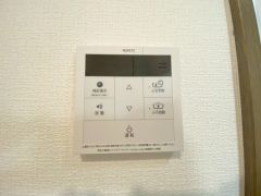 おいだき機能つきなのでお風呂に入る時間が異なるご家庭には嬉しいですね。ボタン一つで快適で便利な生活が＾＾