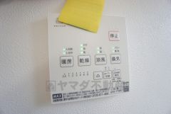 浴室暖房乾燥機には、暖房、乾燥、涼風、換気の4つの機能が付いています。タイマー付きです。換気・雨の日の洗濯も安心です＾＾