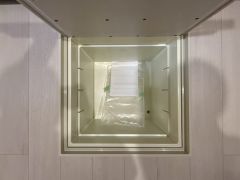 キッチンに床下収納があります。長期保存ができるもの、調理器具、防災グッズを入れておくのもいいですね。