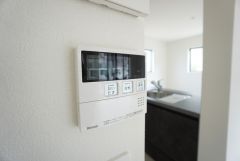 おいだき機能つきなのでお風呂に入る時間が異なるご家庭には嬉しいですね。ボタン一つで快適で便利な生活が＾＾