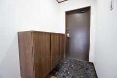 シューズボックス付き＾＾棚の上にはお花やお気に入りのルームフレグランスを飾って、外出も帰宅も楽しくなる玄関にしたいですね＾＾