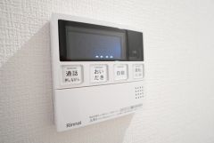 おいだき機能つきなのでお風呂に入る時間が異なるご家庭には嬉しいですね。ボタン一つで快適で便利な生活が＾＾