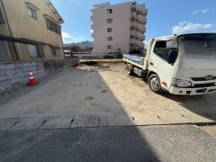 駐車スペースはゆとりある2台分を確保。マイカー用に、お客さま用に、余裕を持ってご利用いただけます＾＾