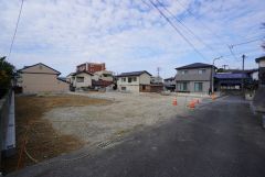 前面道路は東側約4ｍの公道に面しています。