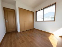 住む人のこだわりを活かす洋室＾＾広めのクローゼットもあり荷物もすっきり片付けられ、ゆとりのある暮らしが出来ます＾＾ 