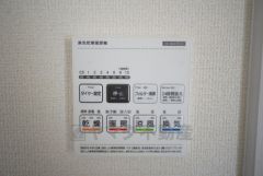 浴室暖房乾燥機には、暖房、乾燥、涼風、換気の4つの機能が付いています。タイマー付きです。換気・雨の日の洗濯も安心です＾＾