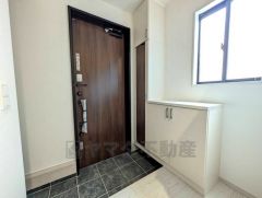 ご家族の靴をスッキリと片付けられるシューズボックス付きの玄関です＾＾スッキリと片付いた玄関は気持ちがいいです。