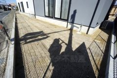 ガーデニングが趣味の方に嬉しい南向きの庭付きで、作業に没頭できそうですね＾＾