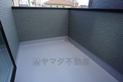 陽当たりの良いバルコニーです。お洗濯やお布団干しはもちろん、日光浴スペースにも＾＾もう一ヵ所バルコニーあり＾＾