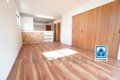 家族が集まる開放的なリビング。思い思いの時間を過ごしたり食事をしたり、素敵な団らんの場になりますね＾＾