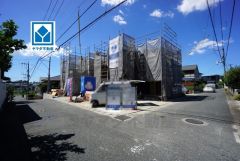 前面道路は南東側約4.9ｍの公道に面しています。