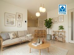 家族が集まる開放的なリビング。思い思いの時間を過ごしたり食事をしたり、素敵な団らんの場になりますね。家具はCGによるイメージ画像