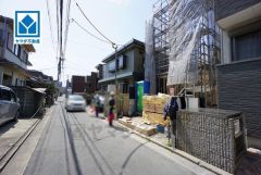 前面道路含む現地写真。