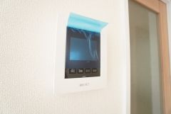 防犯性、セキュリティ対策に安心できるテレビモニター付きインターフォンです。セールスマン対策にもなり安心できます。