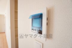 防犯はもちろん、セールスマン対策にもなるモニター付きインターホンです。お子さん1人での留守番時にも活躍しそうです。
