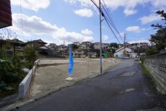 前面道路は北東側約4.2～5.9ｍの公道に面しています。