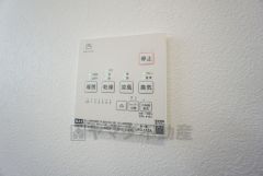 浴室暖房乾燥機には、暖房、乾燥、涼風、換気の4つの機能が付いています。タイマー付きです。換気・雨の日の洗濯も安心です＾＾