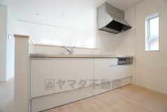 対面式キッチンなのでリビングにいるご家族とコミュニケーションを取りながら洗い物や、お料理が楽しめそうですね＾＾