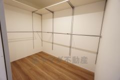 大容量のウォークインクローゼット付で、毎日のコーディネート選びが楽しくなります＾＾