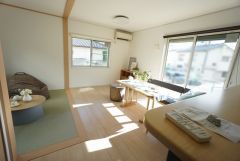 南側の掃き出し窓からは暖かな陽が入り込み、気持ちの良い毎日が送れそうですね＾＾