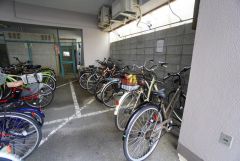敷地内に駐輪場有。通勤・通学や近隣へのお買い物にも便利＾＾自転車を身近に保管でき、毎日の移動が快適です。
