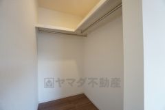 ウォークインクローゼット付きでで荷物の多い方にもおすすめです。