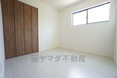 住む人のこだわりを活かす洋室＾＾広めのクローゼットもあり荷物もすっきり片付けられ、ゆとりのある暮らしが出来ます＾＾ 