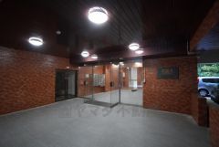 清掃の行き届いたきれいなエントランス。