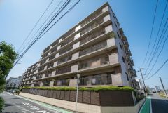 西鉄バス「塩原公民館入口」歩3分＾＾ららぽーと福岡車3分/1.5ｋｍ＾＾徒歩10分圏内にはスーパー、コンビニ、ドラッグストアなど＾＾