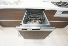 家事の時間短縮につながる食洗機付き。