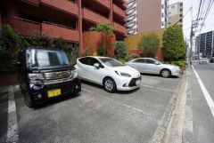 敷地内平面駐車場有＾＾12000/月 （空き状況は管理会社へ要確認）