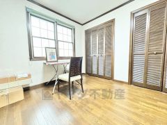 約7.4帖の洋室です。