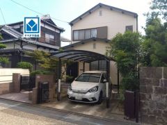 カーポート付＾＾車の乗降時にも雨に濡れくく、直射日光を遮ることで車を守ります＾＾