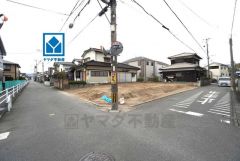前面道路北西側約4.7ｍ、東側約5.6ｍ公道。 西鉄バス「老松神社前」停徒歩約8分＾＾