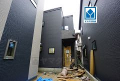 西鉄バス「下長尾」まで徒歩5分。博多・薬院天神方面行きが数分おきに停車＾＾徒歩9分圏内にサニー、マックスバリュ、セブン、ファミマ、マツキヨ、郵便局など周辺環境充実しています＾＾