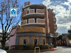 西鉄バス「野間大池公園前」停まで徒歩約2分＾＾南西向き。陽当たり、風通し良好＾＾