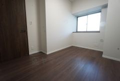 木の温もりがやさしいフローリングとシンプルなクロスです＾＾