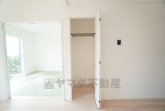 リビング収納付き。食料品だけでなく日用品などの収納にも＾＾