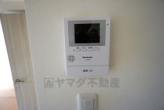 防犯性、セキュリティ対策に安心できるテレビモニター付きインターフォンです。セールスマン対策にもなり安心できます。