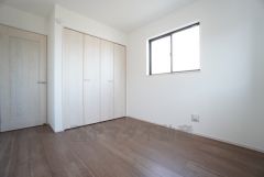 住む人のこだわりを活かす洋室＾＾広めのクローゼットもあり荷物もすっきり片付けられ、ゆとりのある暮らしが出来ます＾＾