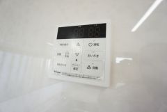 おいだき機能つきなのでお風呂に入る時間が異なるご家庭には嬉しいですね。ボタン一つで快適で便利な生活が＾＾