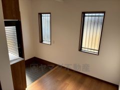 採光も考えられた明るい玄関です。