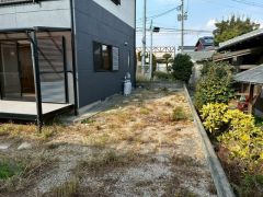 お庭付き＾＾日光浴やガーデニングはもちろん、お子さまの外遊びの場としても＾＾