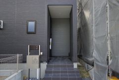 モニター付きインターホンなので来訪者の顔が見えるので安心ですね＾＾