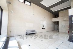 明るく広々としたロビー。